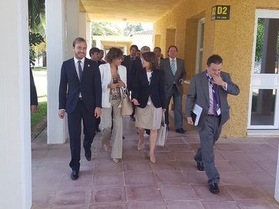 La ministra Dolors Montserrat, junto al director del Injuve, a su llegada al Centro Eurolatinoamericano de Juventud, Ceulaj
