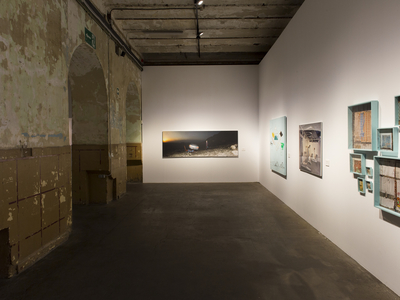Obras en la exposición 'Un momento atemporal' en Tabacalera. Fotografía de Galerna