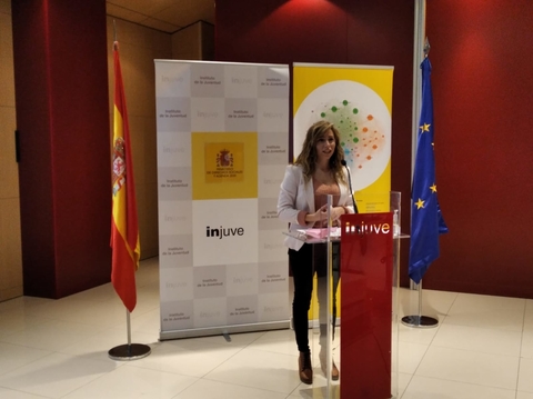 La directora general del Injuve, María Teresa Pérez, da la bienvenida a los participantes