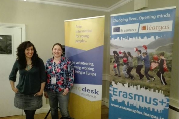 Elena Argudo y Natalia Díaz de Eurodesk España en la reunión que se celebra en Irlanda.