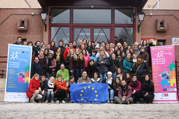 Grupo de participantes en la evaluación intermedia del SVE en Rascafría