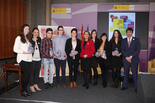 Foto de familia en el acto de entrega de los Premios de Periodismo Joven sobre 