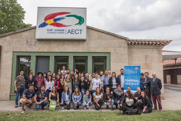 Participantes en el encuentro transfronterizo Chaves-Verín, Semana Europea de la Juventud