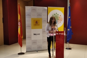 La directora general del Injuve, María Teresa Pérez, da la bienvenida a los participantes
