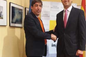 Rubén Urosa y Tomás Poveda Ortega, en el encuentro mantenido en el Injuve