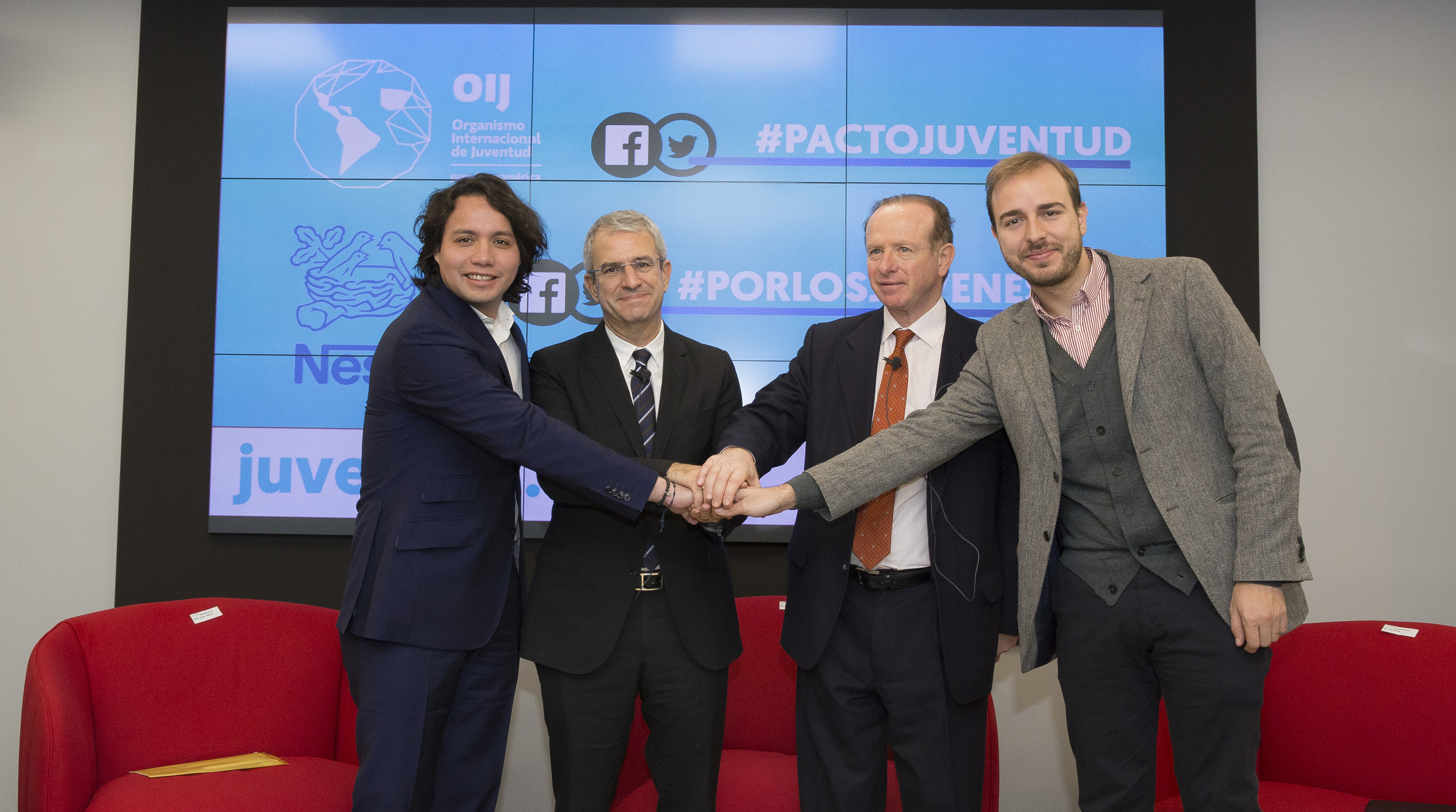 De izquierda a derecha: Max Trejo, secretario general de OIJ; Laurent Freixe, vicepresidente de Nestlé para las Américas;  Luis Tejada, director general de AECID –Agencia Española de Cooperación Internacional para el Desarrollo-; Javier Dorado, director del INJUVE.