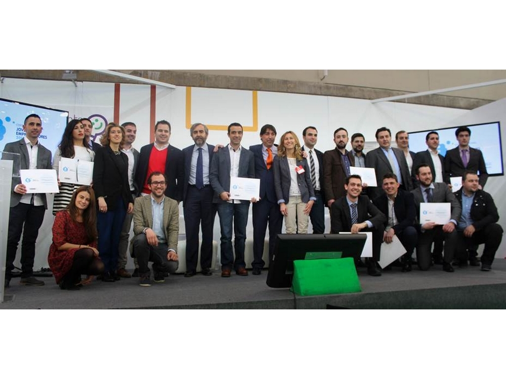 Foto grupo de seleccionados en el Certamen Nacional de Jóvenes Emprendedores 201