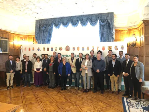 Foto de familia del Consejo Interterritorial de Juventud celebrado en Santander