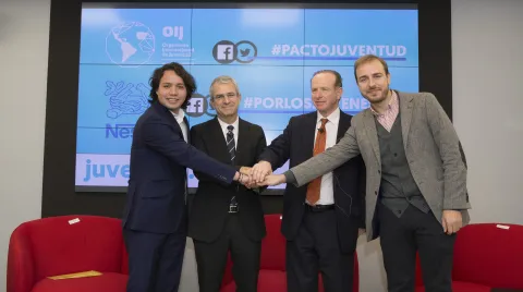 De izquierda a derecha: Max Trejo, secretario general de OIJ; Laurent Freixe, vicepresidente de Nestlé para las Américas;  Luis Tejada, director general de AECID –Agencia Española de Cooperación Internacional para el Desarrollo-; Javier Dorado, director del INJUVE.