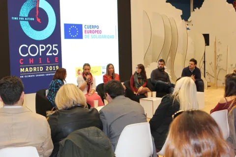 Participantes en el coloquio Muévete por la sosteniblidad con el Cuerpo Europeo de Solidaridad en la COP25
