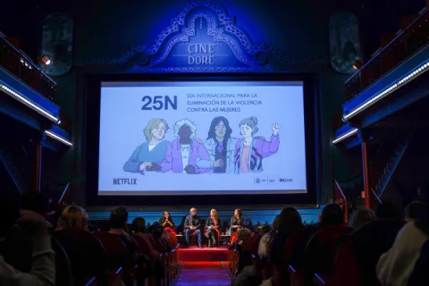 Más de 250 adolescentes participan en la proyección del documental "No estás sola"