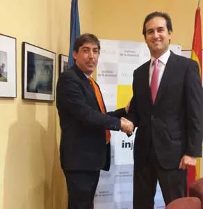 Rubén Urosa y Tomás Poveda Ortega, en el encuentro mantenido en el Injuve