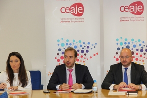 Mónica Moreno, vicepresidenta de CEAJE, Javier Dorado, director del Injuve y Fermín Albaladejo, presidente de CEAJE
